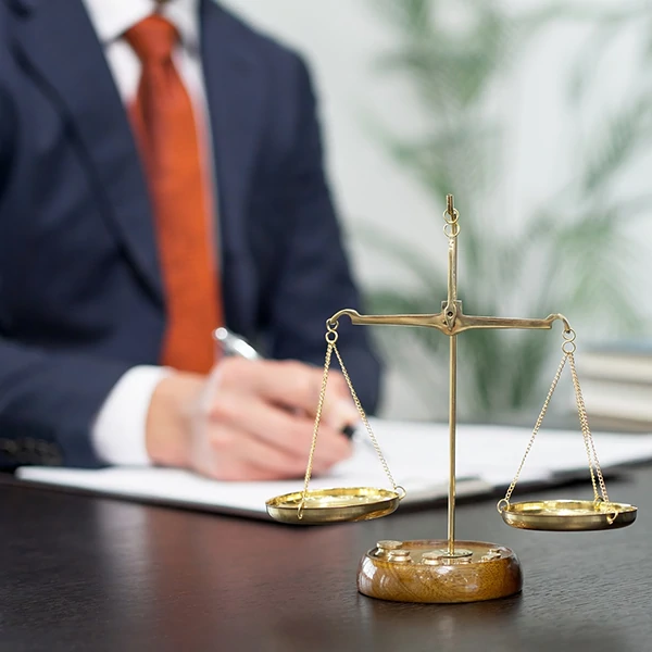 会社を訴える手順と費用は？不当解雇・未払い残業代・パワハラの証拠や受け取れるお金を解説